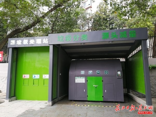 這臺機械很神奇,能“消化油炸出產(chǎn)線”廚余垃圾,還能轉(zhuǎn)化成有機肥料