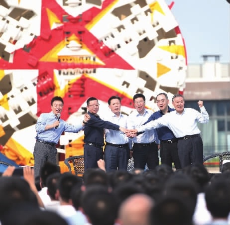 禮贊新中國 奮進(jìn)新時(shí)代七十油炸出產(chǎn)線年|對話長沙 從工程呆板到智能制造