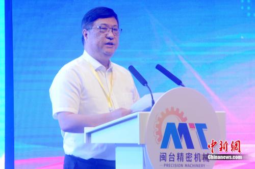 全國臺企聯(lián)常務(wù)副會長陳錦龍致辭。